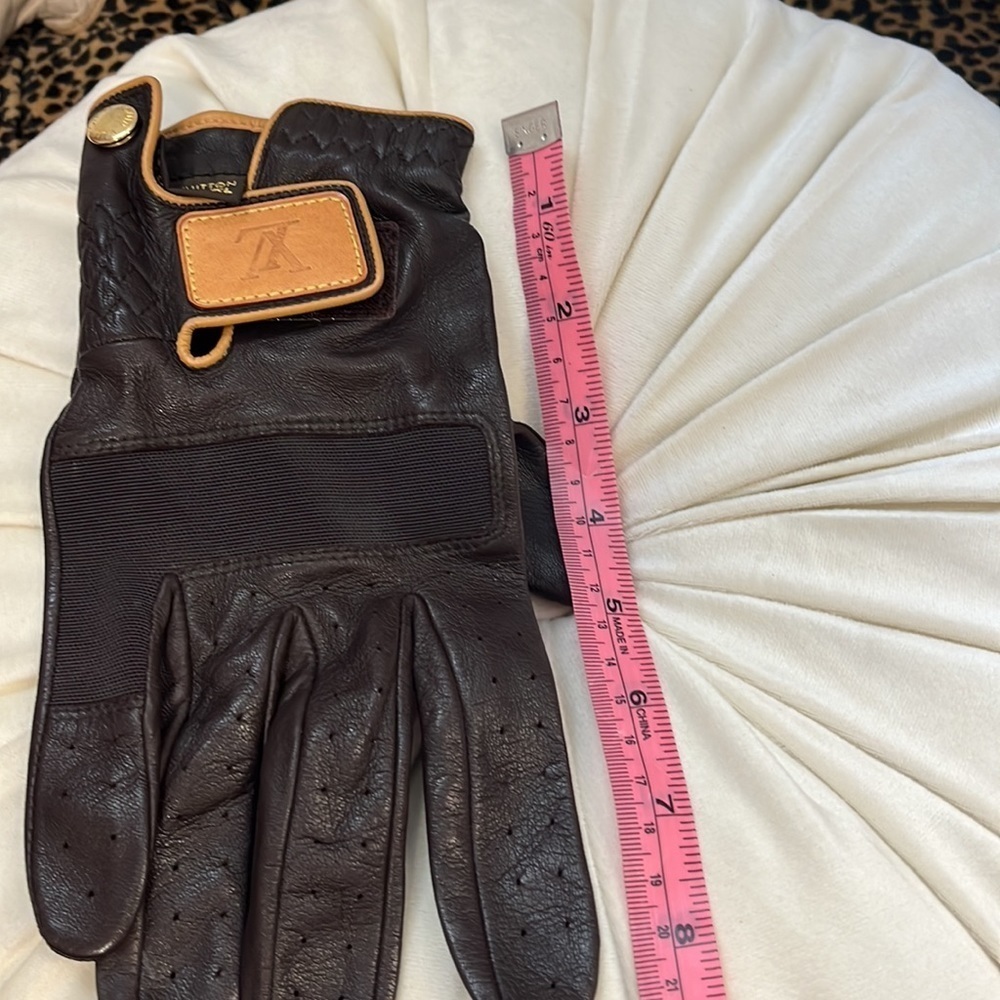 LOUIS VUITTON Golf Glove - Picture 6 of 6